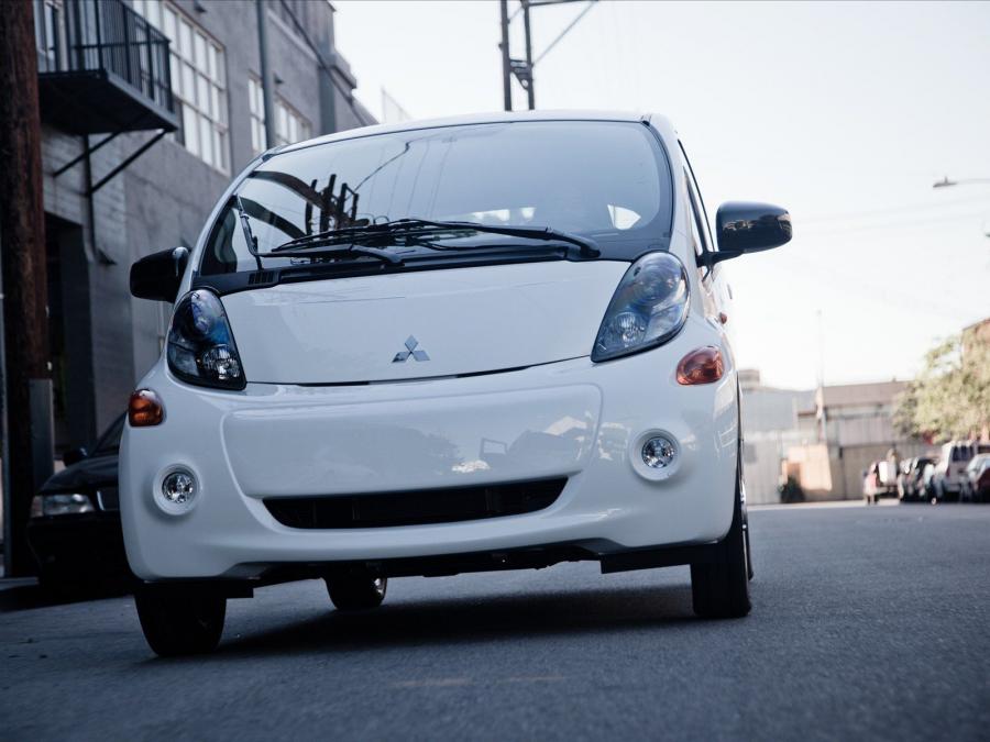  Mitsubishi i-MiEV 2012 года  (US) (фото 17 из 234)